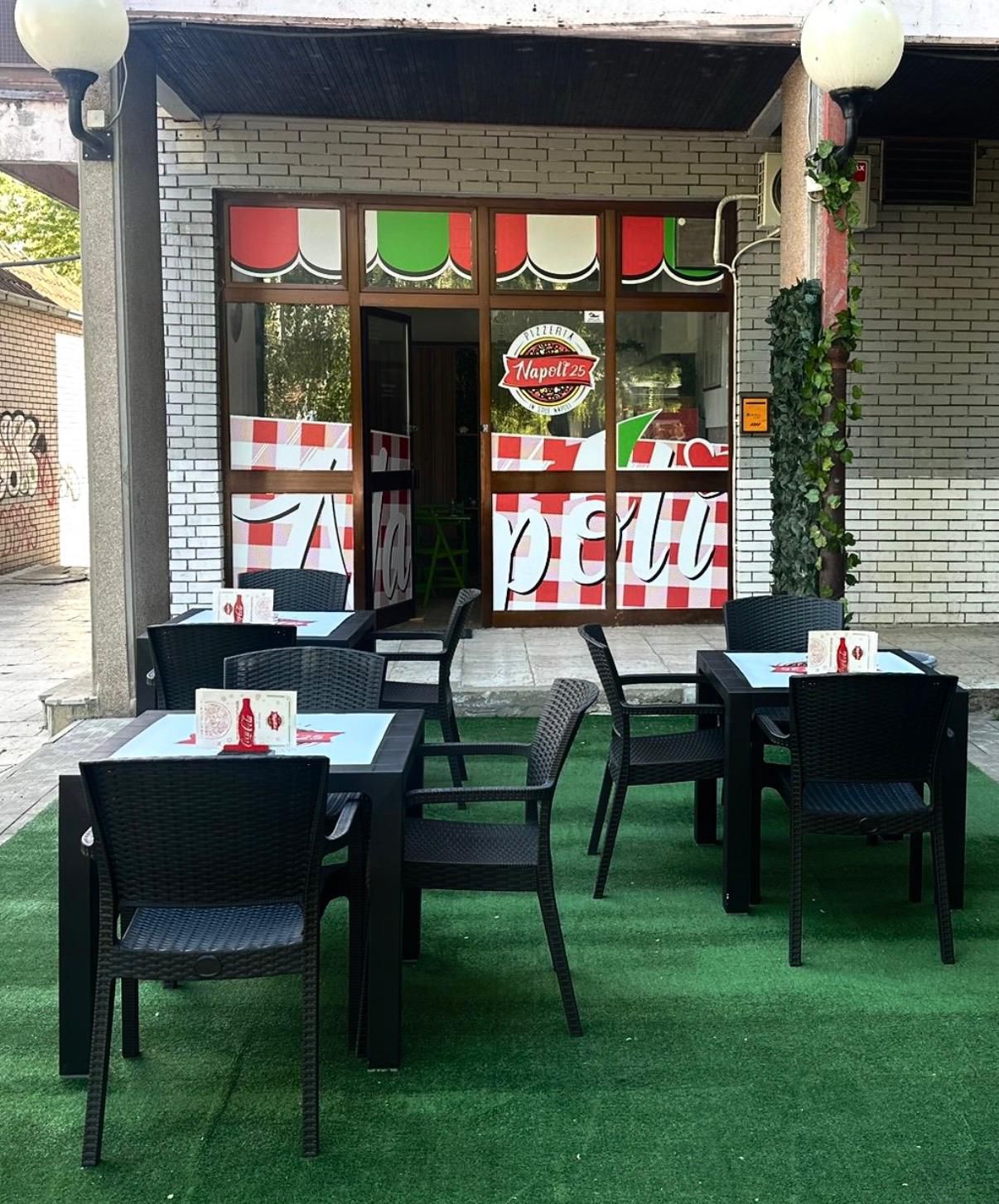 Enterijer pizzerije Napoli 25 u Novim Banovcima